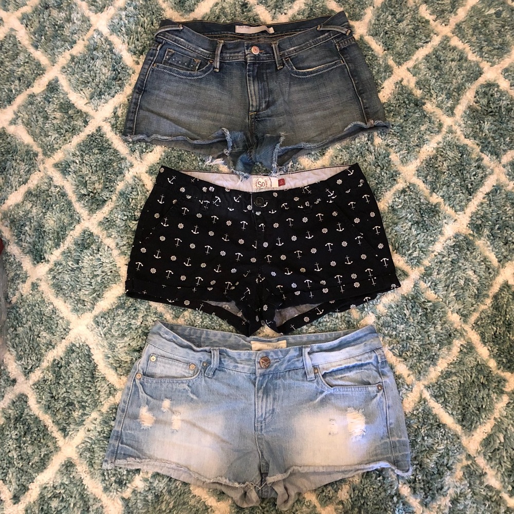 LOT! Three pairs of shorts!
